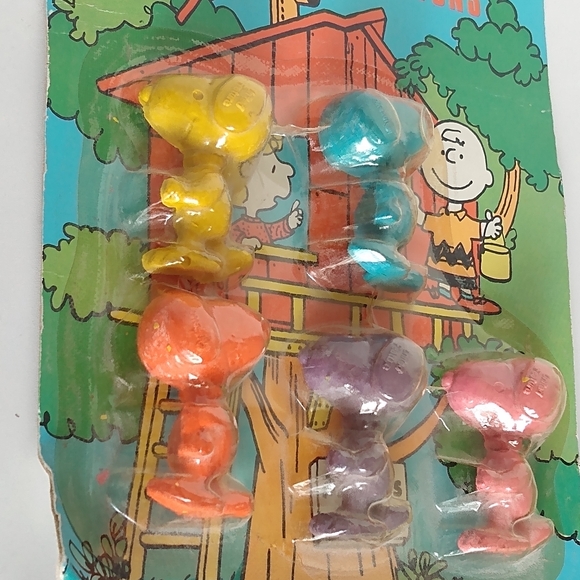 Vintage Peanuts Snoopy Panosh Place Crayons In Original Packaging - Picture 3 of 4
